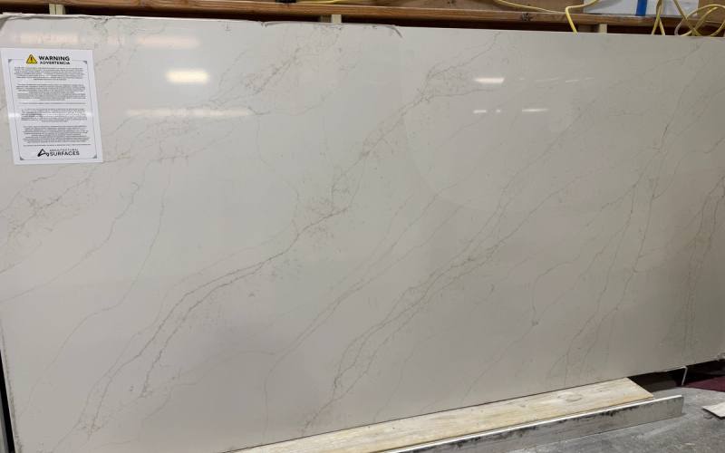 Remanente de cuarzo Claro Cascade - Pental Quartz, 128 por 64 pulgadas