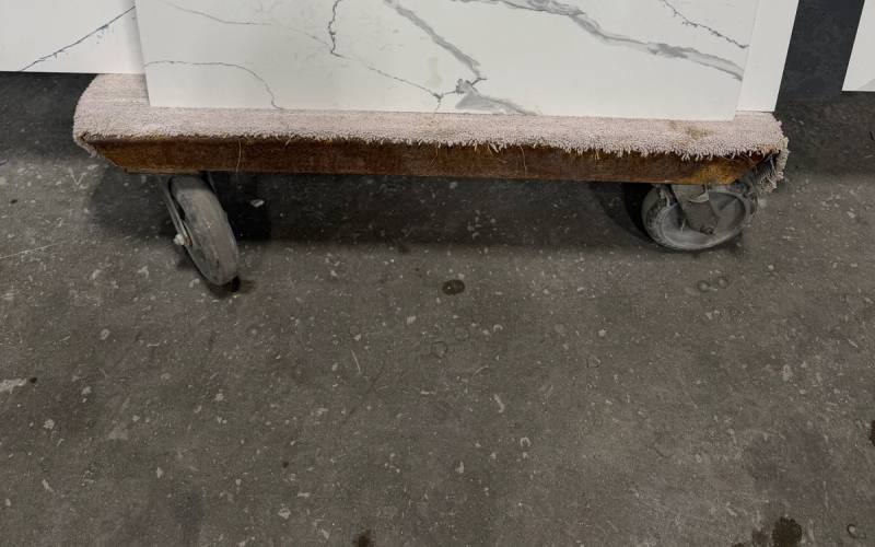 Remanente de cuarzo Calacatta Destiny, 38 por 37 pulgadas